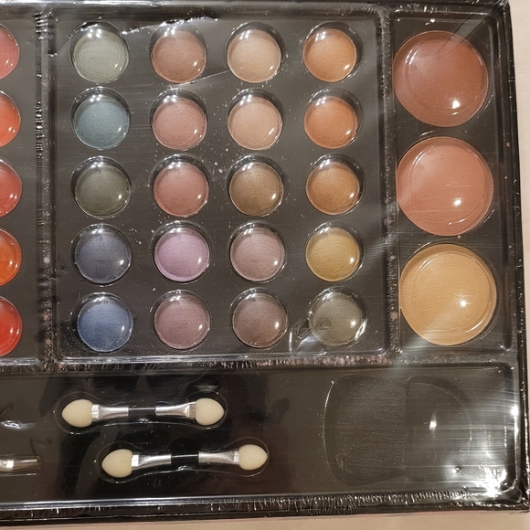 Jasmine La Belle Cosmetics New In Box 52 Piece Cosmetic Gift Set - Picture 4 of 11